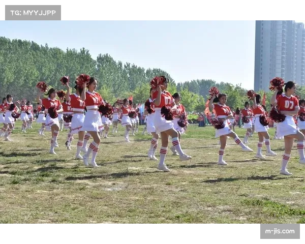 比赛间隙的表演环节：传统跆拳舞与K-POP结合引发现场欢呼